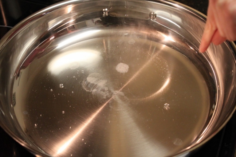 No more food sticking to pans! This tip works everytime! How do I cook in a stainless steel pan without food sticking? 